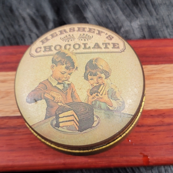 Vintage Hershey's Chocolate Round Candy Tin- 1982 - Picture 1 of 4